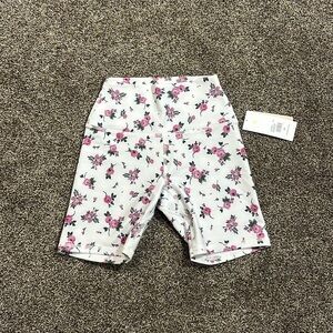 Spiritual Gangster intent biker shorts in ROSE GARDEN. XS. New with tags